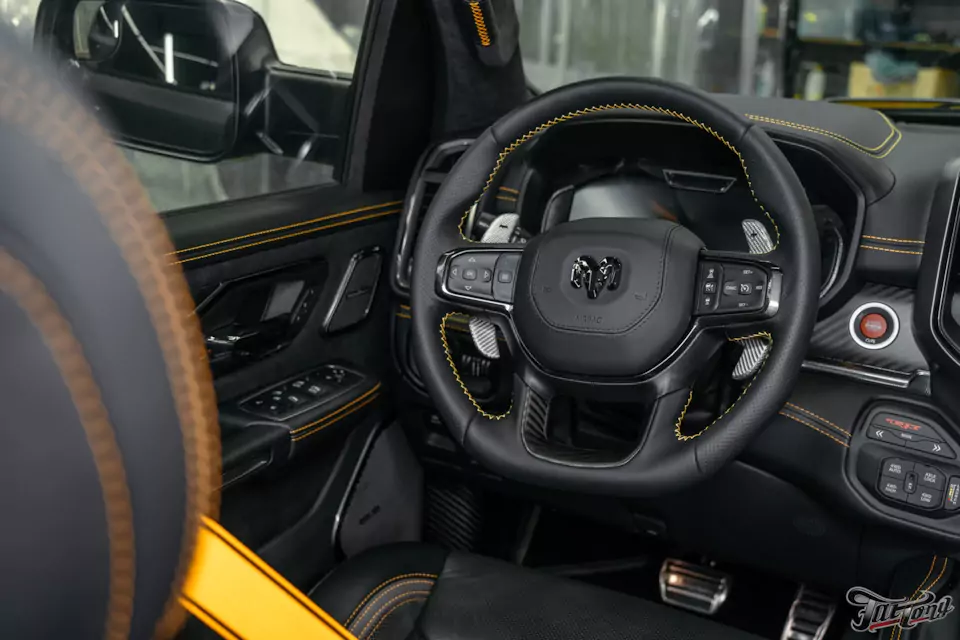 Что мы сделали с RAM TRX Hennessey Mammoth 1000?! Часть 5: процесс пошива, готовый салон и ремни безопасности